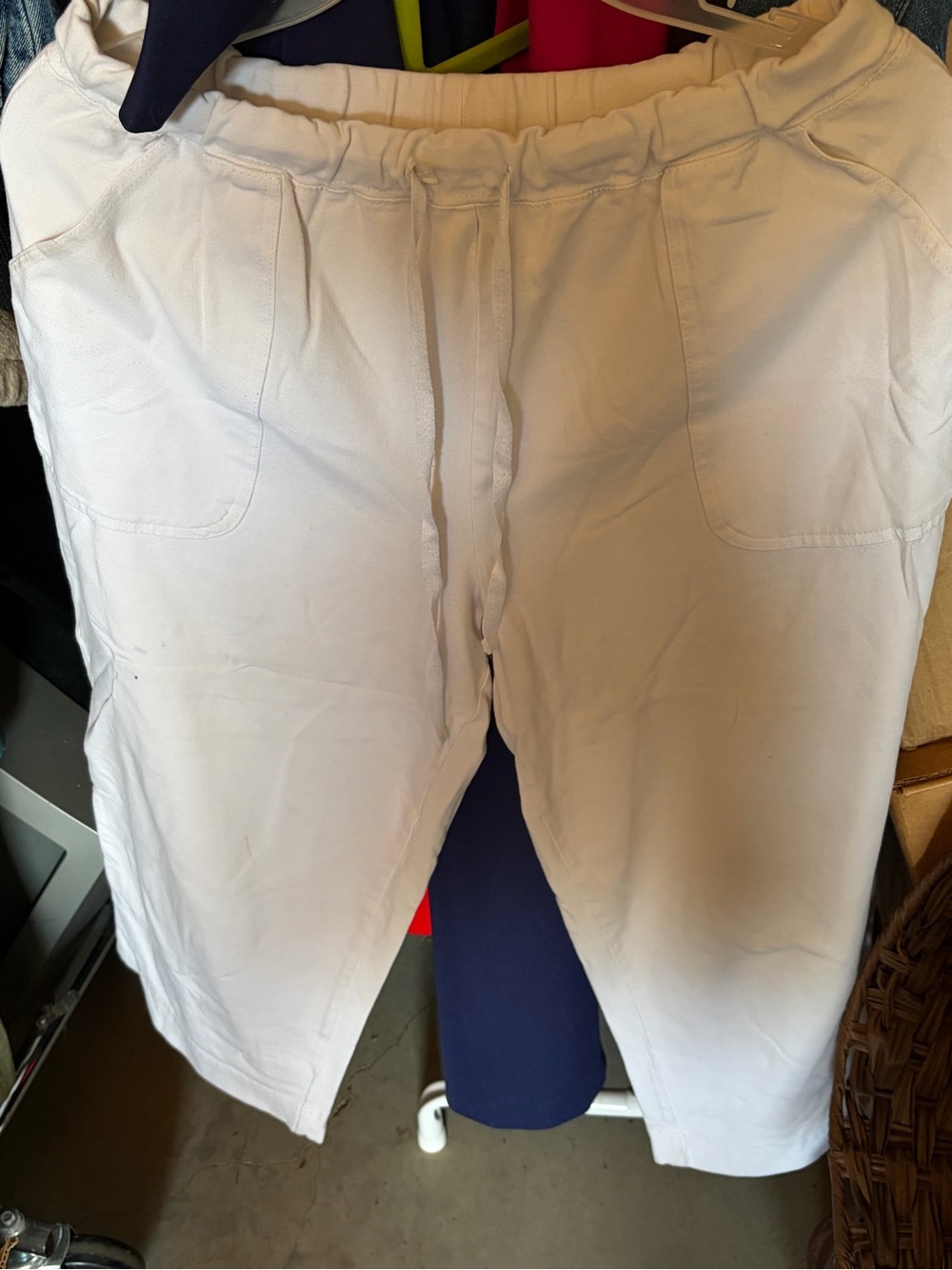 Women’s Basic Edition White Capri Pants